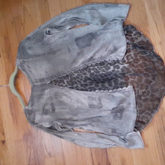 Silk Shades of Gray long sleeve top size extra large, beautiful detail on back - Picture 2 of 10